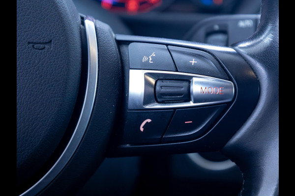 BMW 3 Serie Touring 318i M Sport Edition | Leer | Stoelverwarming | Elec. trekhaak | Navigatie pro | Camera | Cruise, LMV 18", Elec. achterklep