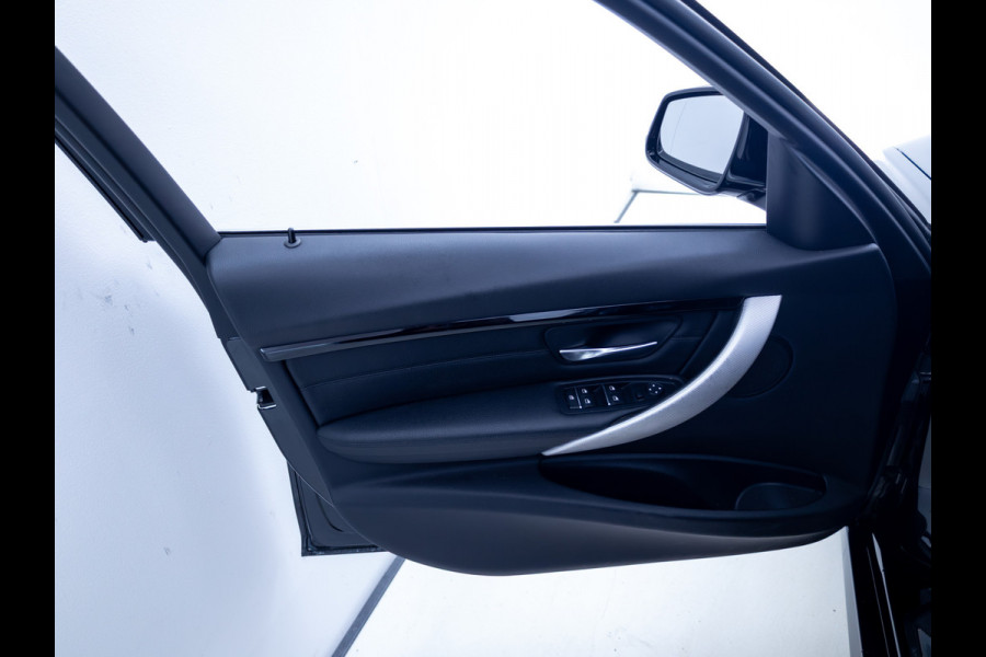 BMW 3 Serie Touring 318i M Sport Edition | Leer | Stoelverwarming | Elec. trekhaak | Navigatie pro | Camera | Cruise, LMV 18", Elec. achterklep