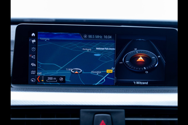BMW 3 Serie Touring 318i M Sport Edition | Leer | Stoelverwarming | Elec. trekhaak | Navigatie pro | Camera | Cruise, LMV 18", Elec. achterklep