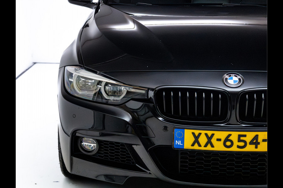 BMW 3 Serie Touring 318i M Sport Edition | Leer | Stoelverwarming | Elec. trekhaak | Navigatie pro | Camera | Cruise, LMV 18", Elec. achterklep
