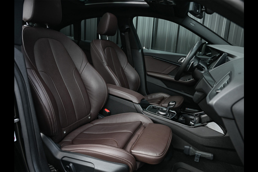 BMW 2 Serie Gran Coupé M235i xDrive High Executive · M-Sport · Panoramadak · Sport brakes · Memory Seats · Head-Up · Camera · Carplay · Comf