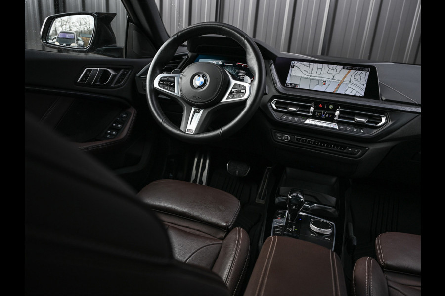 BMW 2 Serie Gran Coupé M235i xDrive High Executive · M-Sport · Panoramadak · Sport brakes · Memory Seats · Head-Up · Camera · Carplay · Comf