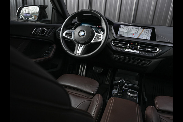 BMW 2 Serie Gran Coupé M235i xDrive High Executive · M-Sport · Panoramadak · Sport brakes · Memory Seats · Head-Up · Camera · Carplay · Comf
