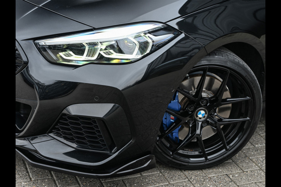 BMW 2 Serie Gran Coupé M235i xDrive High Executive · M-Sport · Panoramadak · Sport brakes · Memory Seats · Head-Up · Camera · Carplay · Comf