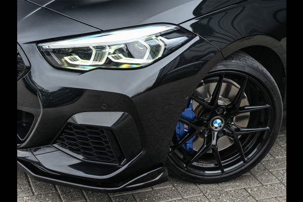 BMW 2 Serie Gran Coupé M235i xDrive High Executive · M-Sport · Panoramadak · Sport brakes · Memory Seats · Head-Up · Camera · Carplay · Comf
