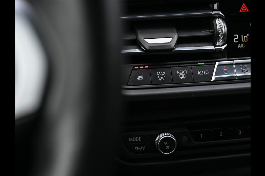 BMW 2 Serie Gran Coupé M235i xDrive High Executive · M-Sport · Panoramadak · Sport brakes · Memory Seats · Head-Up · Camera · Carplay · Comf