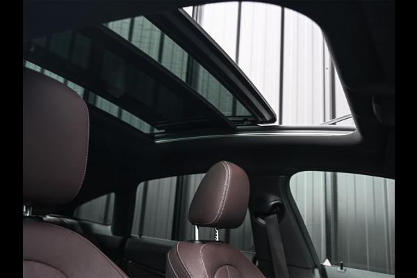 BMW 2 Serie Gran Coupé M235i xDrive High Executive · M-Sport · Panoramadak · Sport brakes · Memory Seats · Head-Up · Camera · Carplay · Comf