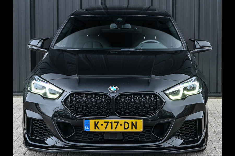 BMW 2 Serie Gran Coupé M235i xDrive High Executive · M-Sport · Panoramadak · Sport brakes · Memory Seats · Head-Up · Camera · Carplay · Comf
