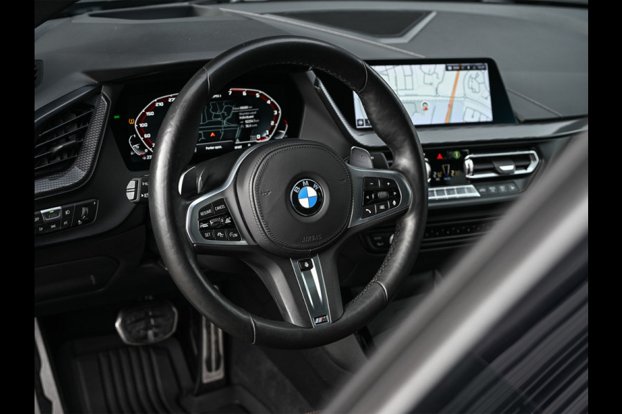 BMW 2 Serie Gran Coupé M235i xDrive High Executive · M-Sport · Panoramadak · Sport brakes · Memory Seats · Head-Up · Camera · Carplay · Comf