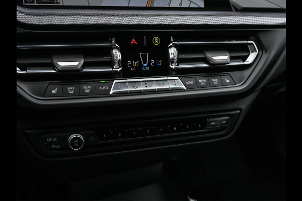 BMW 2 Serie Gran Coupé M235i xDrive High Executive · M-Sport · Panoramadak · Sport brakes · Memory Seats · Head-Up · Camera · Carplay · Comf