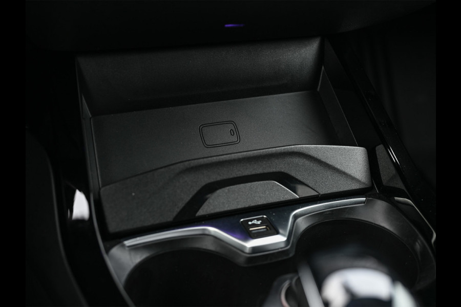 BMW 2 Serie Gran Coupé M235i xDrive High Executive · M-Sport · Panoramadak · Sport brakes · Memory Seats · Head-Up · Camera · Carplay · Comf