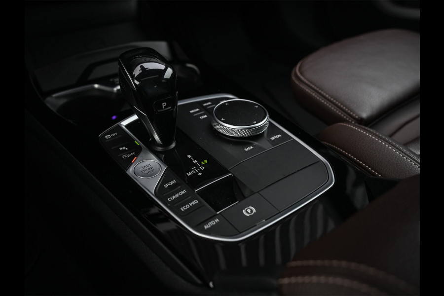 BMW 2 Serie Gran Coupé M235i xDrive High Executive · M-Sport · Panoramadak · Sport brakes · Memory Seats · Head-Up · Camera · Carplay · Comf