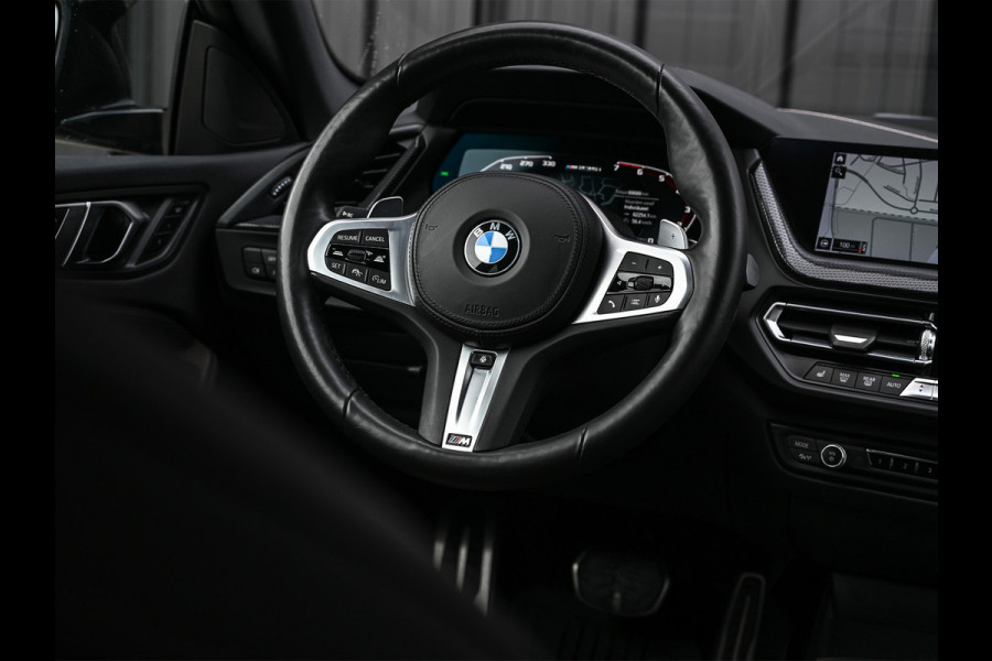 BMW 2 Serie Gran Coupé M235i xDrive High Executive · M-Sport · Panoramadak · Sport brakes · Memory Seats · Head-Up · Camera · Carplay · Comf