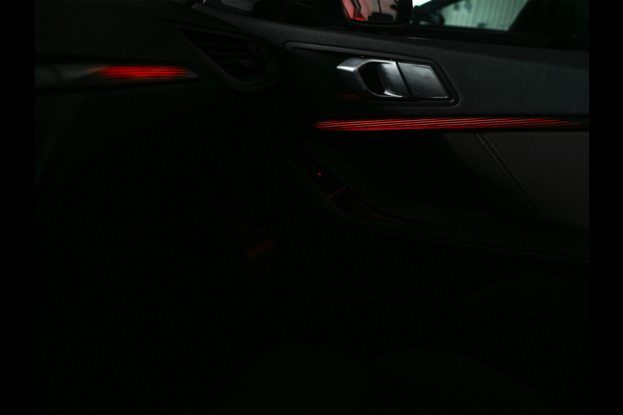 BMW 2 Serie Gran Coupé M235i xDrive High Executive · M-Sport · Panoramadak · Sport brakes · Memory Seats · Head-Up · Camera · Carplay · Comf