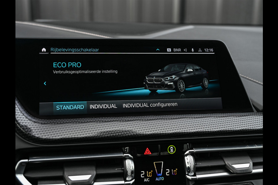 BMW 2 Serie Gran Coupé M235i xDrive High Executive · M-Sport · Panoramadak · Sport brakes · Memory Seats · Head-Up · Camera · Carplay · Comf