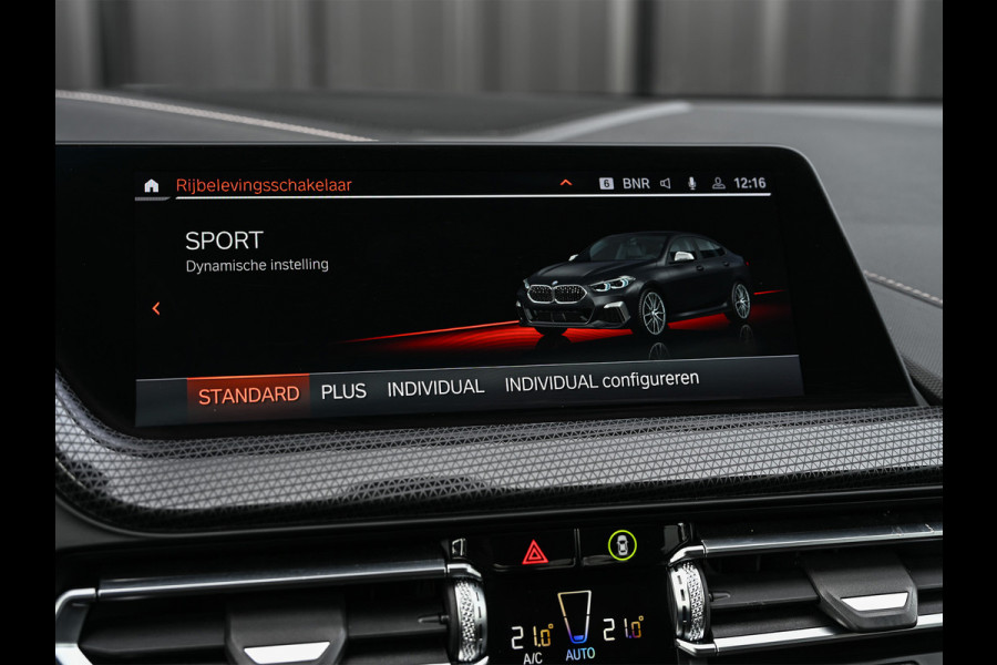 BMW 2 Serie Gran Coupé M235i xDrive High Executive · M-Sport · Panoramadak · Sport brakes · Memory Seats · Head-Up · Camera · Carplay · Comf