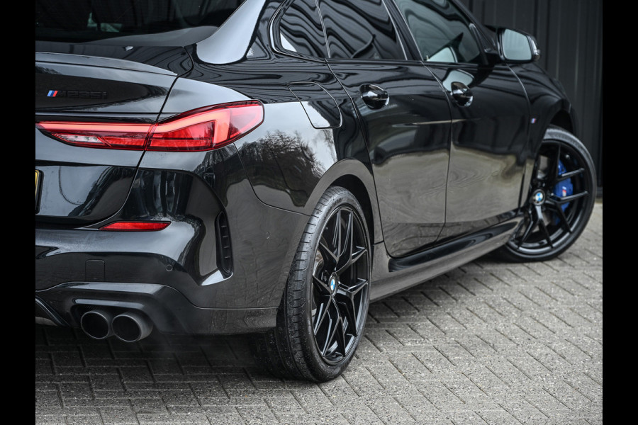 BMW 2 Serie Gran Coupé M235i xDrive High Executive · M-Sport · Panoramadak · Sport brakes · Memory Seats · Head-Up · Camera · Carplay · Comf