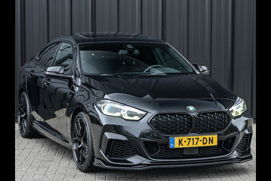BMW 2 Serie Gran Coupé M235i xDrive High Executive · M-Sport · Panoramadak · Sport brakes · Memory Seats · Head-Up · Camera · Carplay · Comf