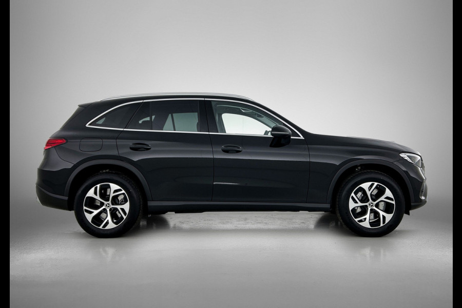 Mercedes-Benz GLC 300 e 4MATIC Plug-In Hybride Trekhaak | Ledkoplampen | Memory Voorstoelen |  Achteruitrijcamera | Sfeerverlichting | Dodehoekassistent. Inclusief 24 maanden Mercedes-Benz Certified garantie voor Europa.