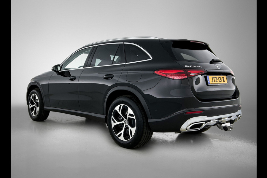 Mercedes-Benz GLC 300 e 4MATIC Plug-In Hybride Trekhaak | Ledkoplampen | Memory Voorstoelen |  Achteruitrijcamera | Sfeerverlichting | Dodehoekassistent. Inclusief 24 maanden Mercedes-Benz Certified garantie voor Europa.