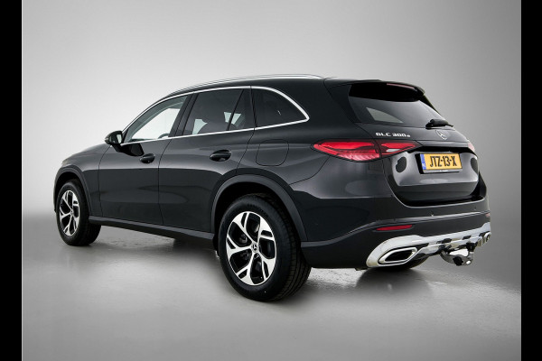Mercedes-Benz GLC 300 e 4MATIC Plug-In Hybride Trekhaak | Ledkoplampen | Memory Voorstoelen |  Achteruitrijcamera | Sfeerverlichting | Dodehoekassistent. Inclusief 24 maanden Mercedes-Benz Certified garantie voor Europa.