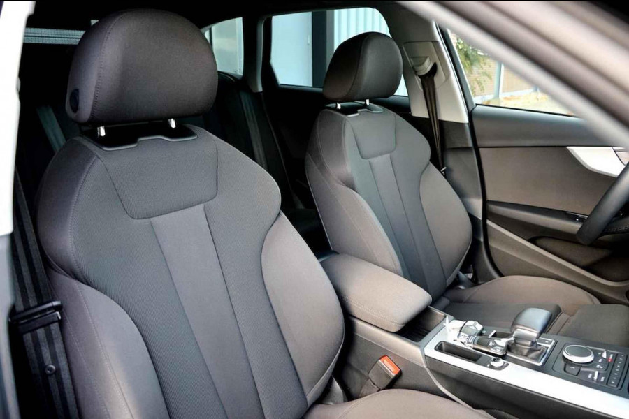 Audi A4 AVANT 35 TFSI Design ECC/PDC V&A/LED/LMV18/NAVI/PANO