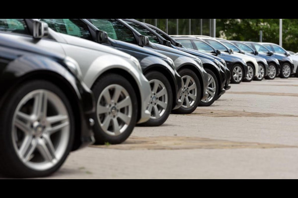 Audi A4 AVANT 35 TFSI Design ECC/PDC V&A/LED/LMV18/NAVI/PANO