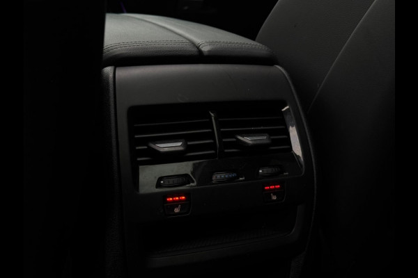 BMW X5 xDrive40d M PACK PANO KUIPSTOELEN LEDER LED NAVI CAMERA