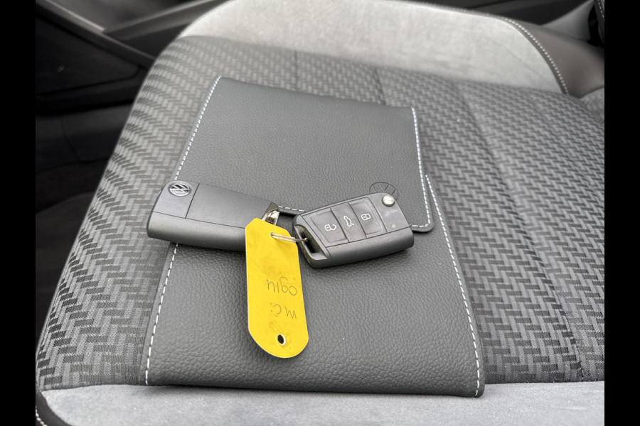 Volkswagen T-Roc Cabrio 1.5 TSI 150PK DSG R-LINE SPORT LEDER/MATRIX-LED/NAVI/CARPLAY/FABRIEKS GARANTIE