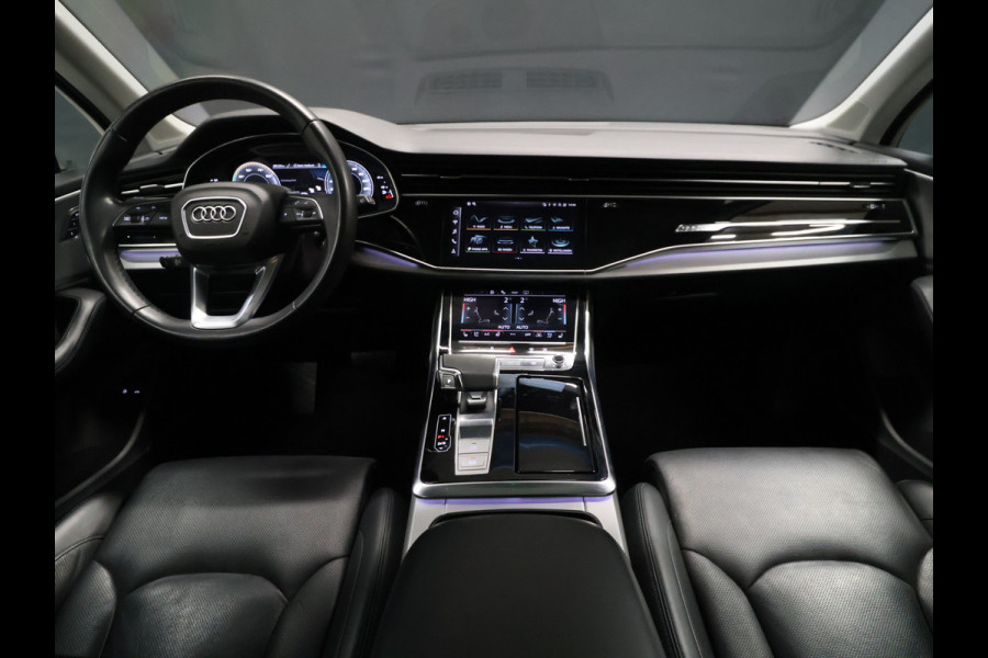 Audi Q7 55 TFSI e quattro Sport S [SCHUIFKANTELDAK, ADAPTIVE CRUISE, 360 CAMERA, TREKHAAK INKLAPBAAR, MEMORY SEATS, LUCHTVERING, STOELMASSAGE, APPLE CARPLAY, ANDROID, STUURVERWARMING, STOELVENTILATIE, STOELVERWARMING, VOL LED