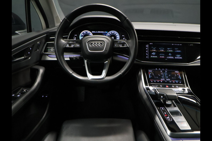 Audi Q7 55 TFSI e quattro Sport S [SCHUIFKANTELDAK, ADAPTIVE CRUISE, 360 CAMERA, TREKHAAK INKLAPBAAR, MEMORY SEATS, LUCHTVERING, STOELMASSAGE, APPLE CARPLAY, ANDROID, STUURVERWARMING, STOELVENTILATIE, STOELVERWARMING, VOL LED