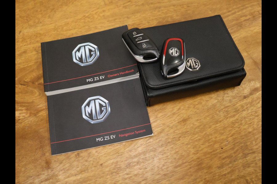 MG Mg Zs EV Luxury 45 kWh [SCHUIFKANTELDAK, APPLE CARPLAY, ANDROID, ELEK. VERSTELBARE STOELEN, STOELVERWARMING, ADAPTIVE CRUISE, CAMERA, VOL LEDER, THUISLADER, KEYLESS ENTRY, NIEUWSTAAT]