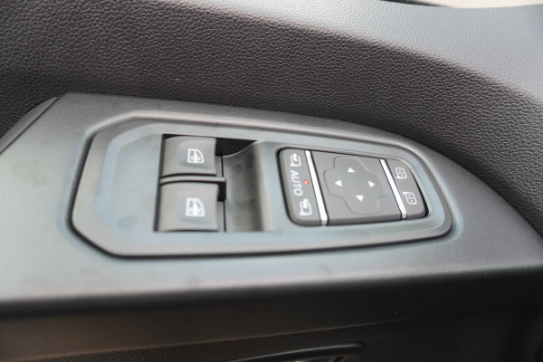 Renault Trafic 2.0 Bleu dCi EDC 170PK L2H1 Luxe dubbelCabine Automaat Schuifdeur L/R Nr.V902 |  Climate | Navi | Camera |