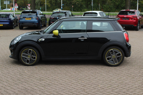 MINI Mini Electric Charged 33 kWh / SoH 95.8% / Camera / Head-up / Leder / Harman Kardon / Keyless / 17'' / CarPlay / Stoelverwarming / Matrix LED / DAB / Cruise Control