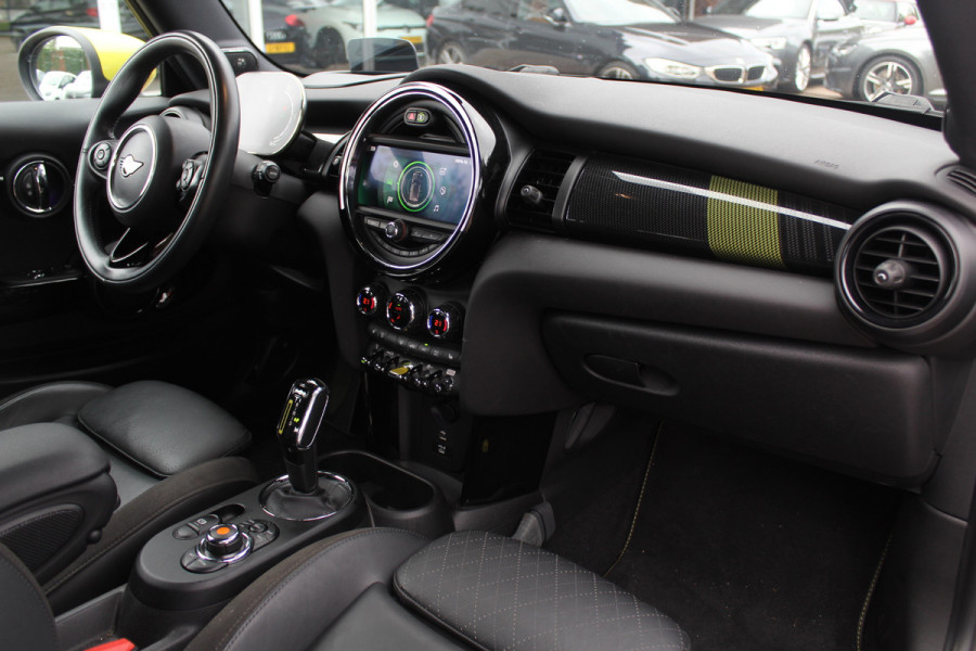 MINI Mini Electric Charged 33 kWh / SoH 95.8% / Camera / Head-up / Leder / Harman Kardon / Keyless / 17'' / CarPlay / Stoelverwarming / Matrix LED / DAB / Cruise Control