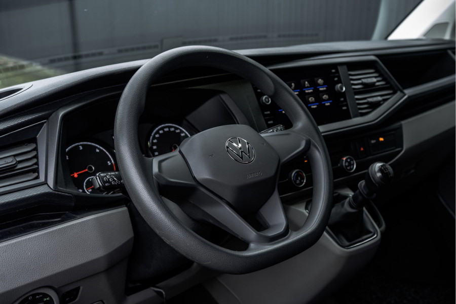Volkswagen Transporter T6.1 2.0 TDI L2H3 | 150 PK | Trekhaak | Carplay | Navi | Cruise | Airco