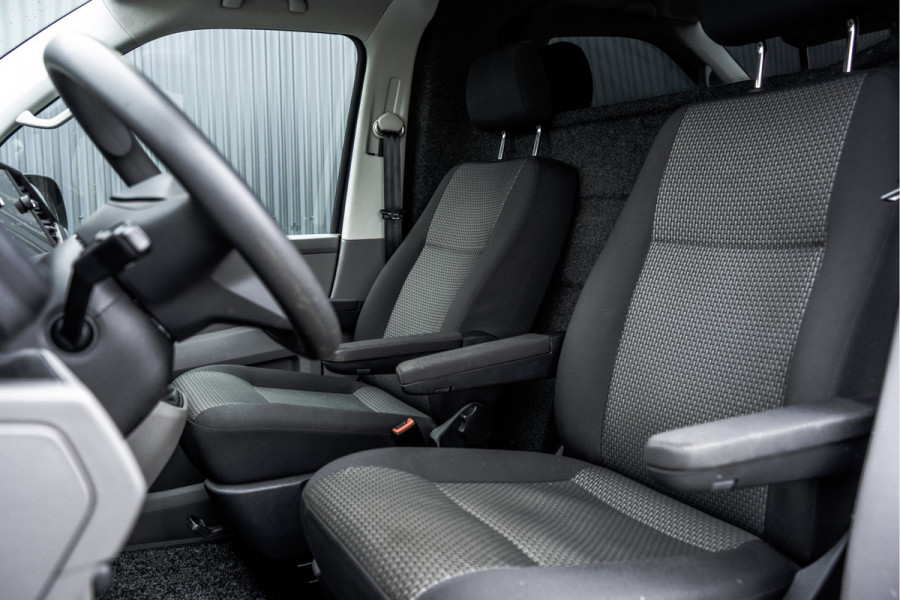 Volkswagen Transporter T6.1 2.0 TDI L2H3 | 150 PK | Trekhaak | Carplay | Navi | Cruise | Airco