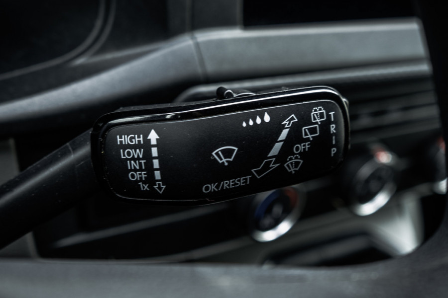 Volkswagen Transporter T6.1 2.0 TDI L2H3 | 150 PK | Trekhaak | Carplay | Navi | Cruise | Airco