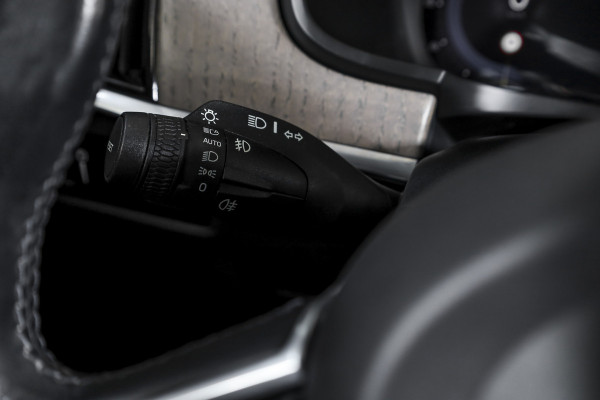 Volvo V90 2.0 B4 Inscription - Automaat Orig. NL | S/K- Panodak | Dig. Cockpit | Adapt. Cruise | Stoel-+Struurverw. | PDC | 360 Camera | NAV + App. Connect | ECC | Elek. KLep | Elek. Trekhaak | LM 20" |