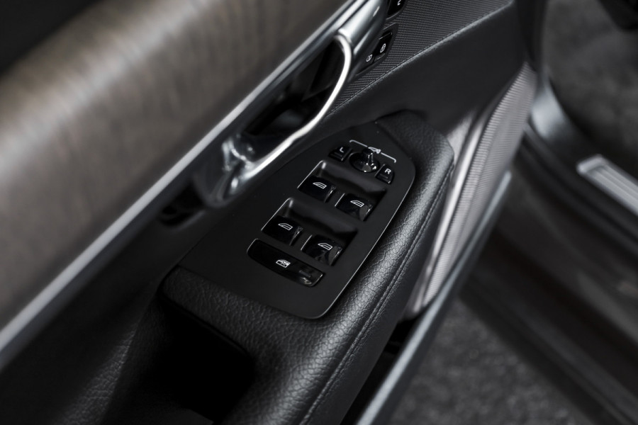 Volvo V90 2.0 B4 Inscription - Automaat Orig. NL | S/K- Panodak | Dig. Cockpit | Adapt. Cruise | Stoel-+Struurverw. | PDC | 360 Camera | NAV + App. Connect | ECC | Elek. KLep | Elek. Trekhaak | LM 20" |