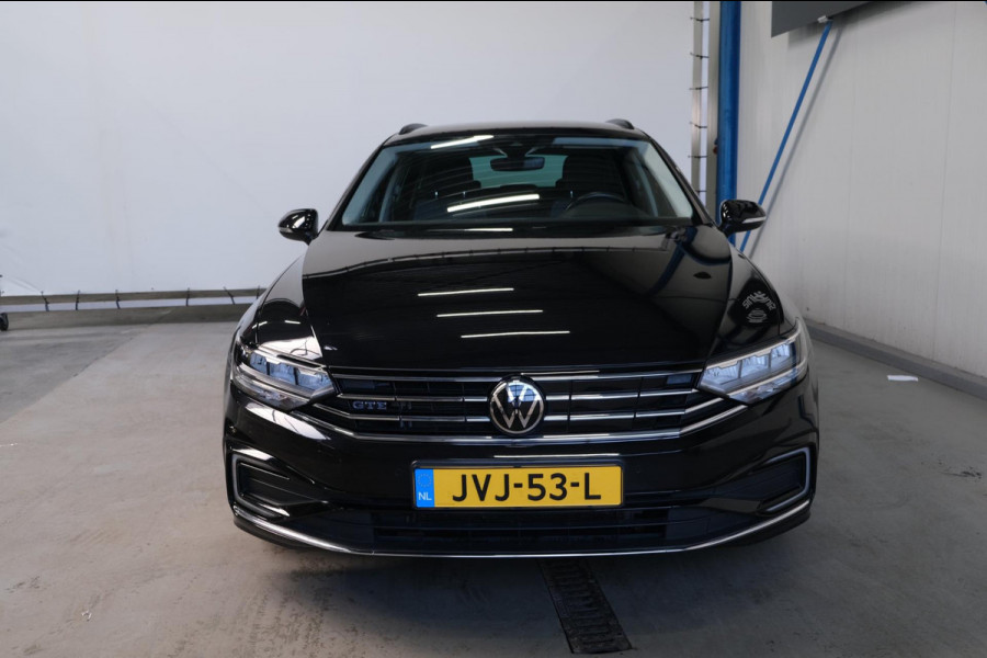 Volkswagen Passat Variant 1.4 TSI PHEV GTE Business - Cruise, Camera, Camera, Massage stoelen