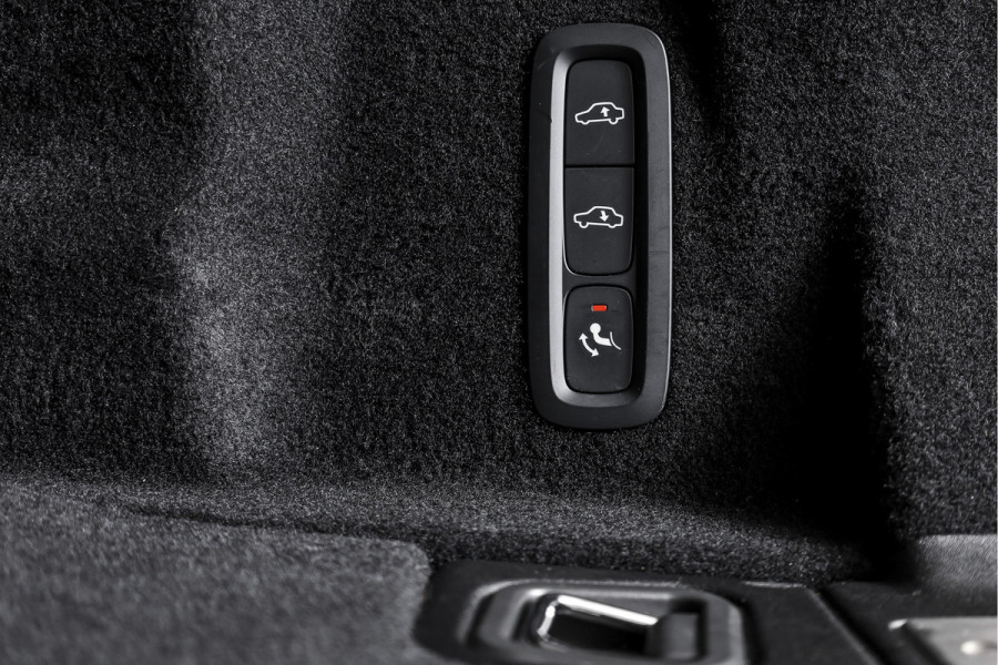 Volvo XC60 2.0 T6 Plug-in hybrid AWD Inscription Exclusive Orig. NL | Luchtvering | Elek. Trekhaak | S/k-panodak | Harman/Kardon | Adapt. Cruise | Stoel-+stuurverw. | 360 Camera | Elek. stoelen | NAV+App. Connect | ECC | LM 19" |