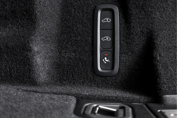 Volvo XC60 2.0 T6 Plug-in hybrid AWD Inscription Exclusive Orig. NL | Luchtvering | Elek. Trekhaak | S/k-panodak | Harman/Kardon | Adapt. Cruise | Stoel-+stuurverw. | 360 Camera | Elek. stoelen | NAV+App. Connect | ECC | LM 19" |