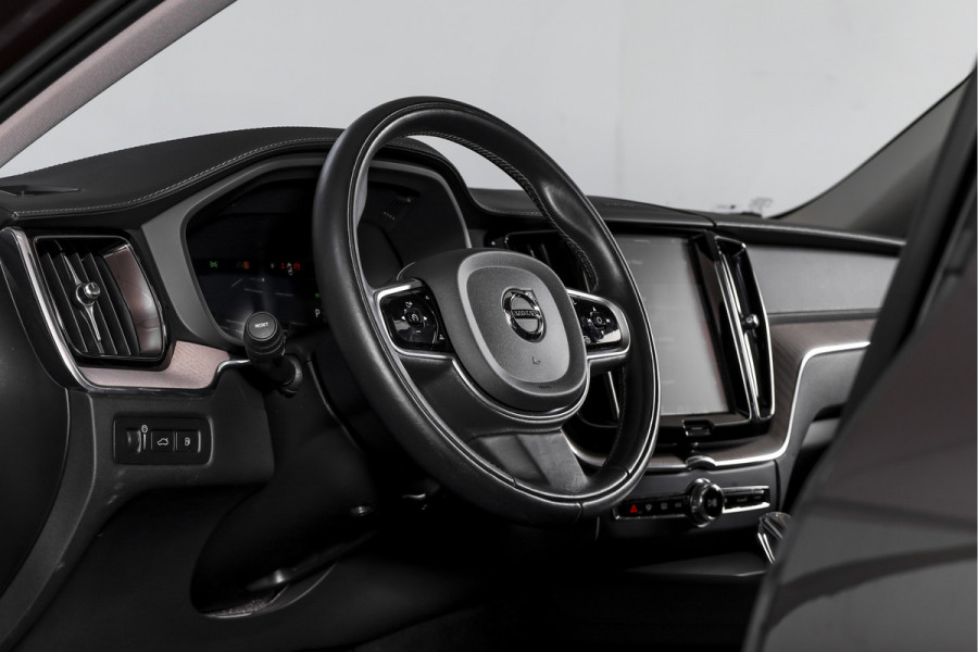 Volvo XC60 2.0 T6 Plug-in hybrid AWD Inscription Exclusive Orig. NL | Luchtvering | Elek. Trekhaak | S/k-panodak | Harman/Kardon | Adapt. Cruise | Stoel-+stuurverw. | 360 Camera | Elek. stoelen | NAV+App. Connect | ECC | LM 19" |