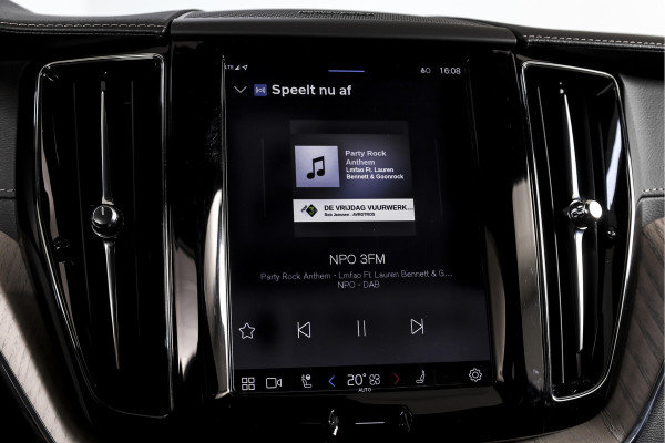 Volvo XC60 2.0 T6 Plug-in hybrid AWD Inscription Exclusive Orig. NL | Luchtvering | Elek. Trekhaak | S/k-panodak | Harman/Kardon | Adapt. Cruise | Stoel-+stuurverw. | 360 Camera | Elek. stoelen | NAV+App. Connect | ECC | LM 19" |