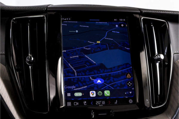 Volvo XC60 2.0 T6 Plug-in hybrid AWD Inscription Exclusive Orig. NL | Luchtvering | Elek. Trekhaak | S/k-panodak | Harman/Kardon | Adapt. Cruise | Stoel-+stuurverw. | 360 Camera | Elek. stoelen | NAV+App. Connect | ECC | LM 19" |