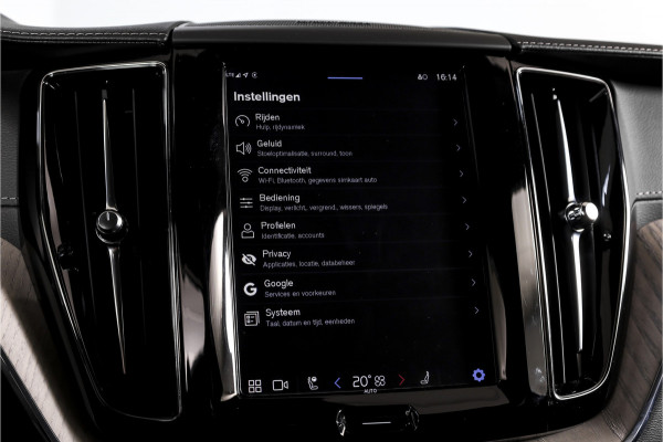 Volvo XC60 2.0 T6 Plug-in hybrid AWD Inscription Exclusive Orig. NL | Luchtvering | Elek. Trekhaak | S/k-panodak | Harman/Kardon | Adapt. Cruise | Stoel-+stuurverw. | 360 Camera | Elek. stoelen | NAV+App. Connect | ECC | LM 19" |