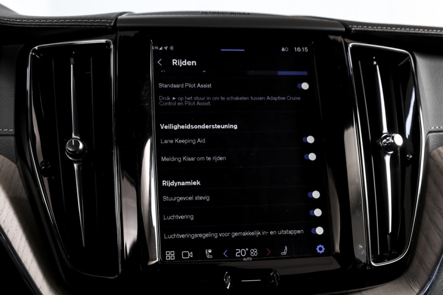 Volvo XC60 2.0 T6 Plug-in hybrid AWD Inscription Exclusive Orig. NL | Luchtvering | Elek. Trekhaak | S/k-panodak | Harman/Kardon | Adapt. Cruise | Stoel-+stuurverw. | 360 Camera | Elek. stoelen | NAV+App. Connect | ECC | LM 19" |