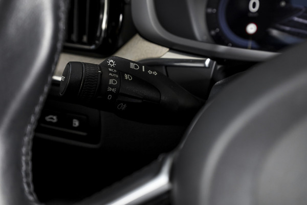 Volvo XC60 2.0 T6 Plug-in hybrid AWD Inscription Exclusive Orig. NL | Luchtvering | Elek. Trekhaak | S/k-panodak | Harman/Kardon | Adapt. Cruise | Stoel-+stuurverw. | 360 Camera | Elek. stoelen | NAV+App. Connect | ECC | LM 19" |