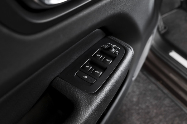 Volvo XC60 2.0 T6 Plug-in hybrid AWD Inscription Exclusive Orig. NL | Luchtvering | Elek. Trekhaak | S/k-panodak | Harman/Kardon | Adapt. Cruise | Stoel-+stuurverw. | 360 Camera | Elek. stoelen | NAV+App. Connect | ECC | LM 19" |